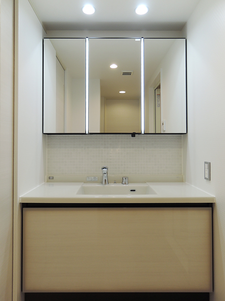 リビングを可動式の間仕切りで明るく広い空間に リビングを可動式の間仕切りで明るく広い空間に